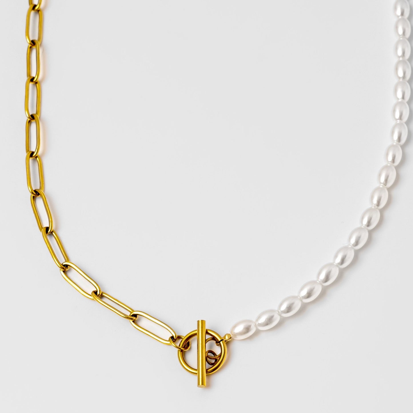 Remi Pearl Contrast Necklace